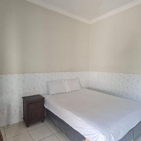 OYO 90831 Hotel Gardenia Prambanan Solo Buitenkant foto