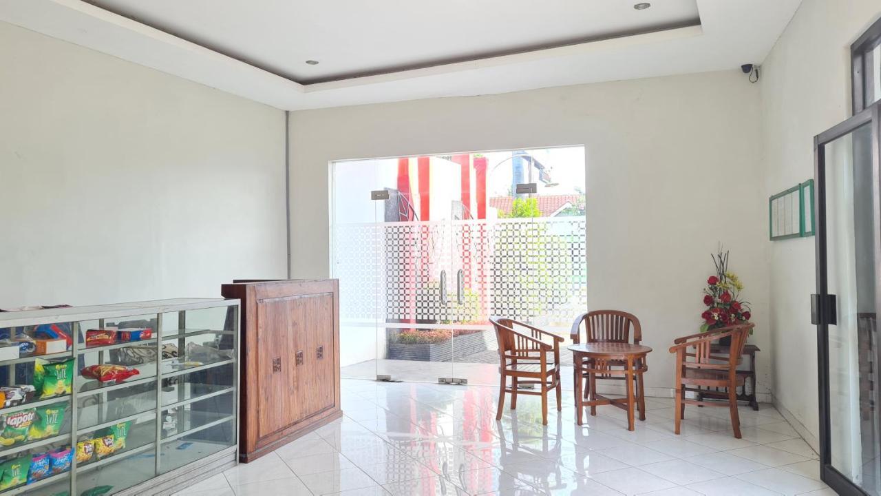 OYO 90831 Hotel Gardenia Prambanan Solo Buitenkant foto