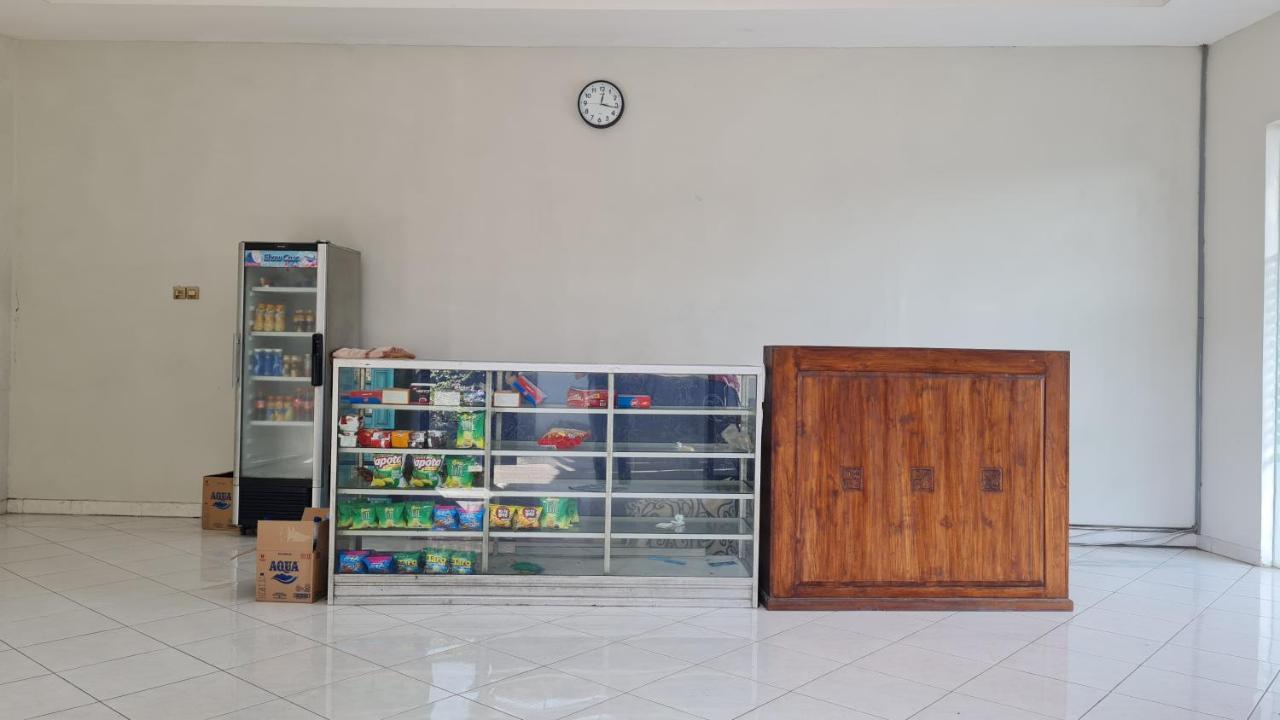 OYO 90831 Hotel Gardenia Prambanan Solo Buitenkant foto