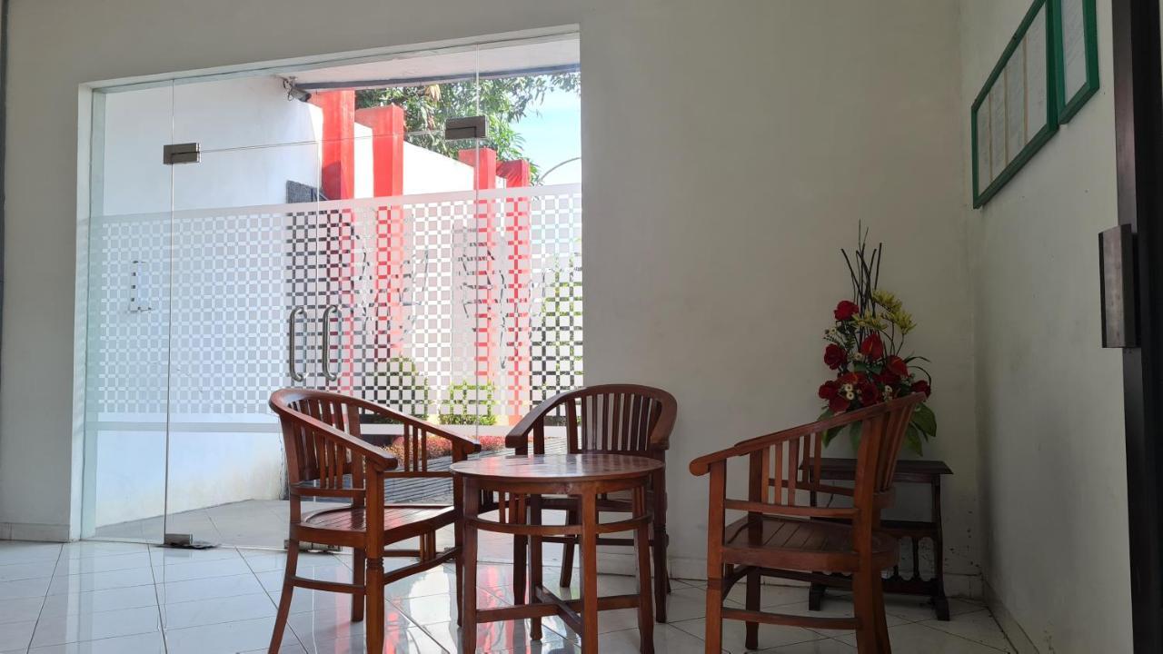 OYO 90831 Hotel Gardenia Prambanan Solo Buitenkant foto