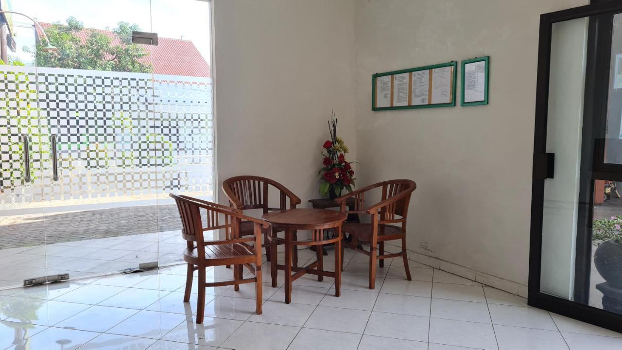 OYO 90831 Hotel Gardenia Prambanan Solo Buitenkant foto